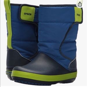 Toddler crocs lodge snow boots (size 9)